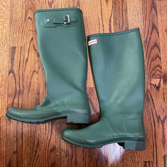Hunter Original Tall Matte Green Boot - Picture 4 of 9